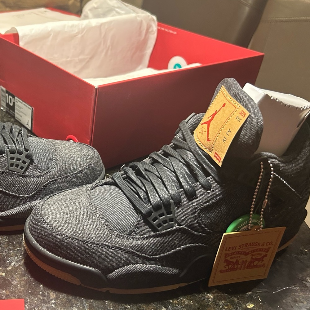 Jordan 4 Retro x Levi's Black Denim Mens Size 10.5 BNIB